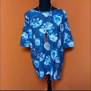 LulaRoe floral top T shirt in blue and white